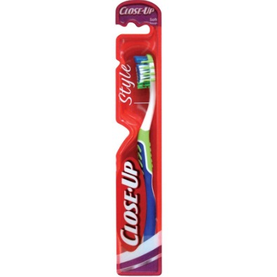 CLOSE UP SOFT TOOTHBRUSH